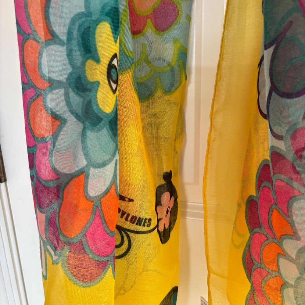 NIB Pylones scarf, Dahlia themed. - Picture 8 of 13